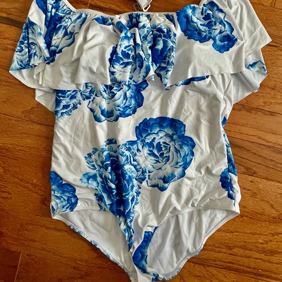 ☀️⛱Ruffle Swimsuit⛱☀️ - Picture 2 of 3